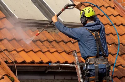 Démoussage et hydrofuge de toiture à Vallérargues